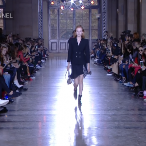 <span lang ="en">Givenchy, Hombres / Mujeres Primavera – Verano 2018, El debut de Clare Wraight Keller</lapso>