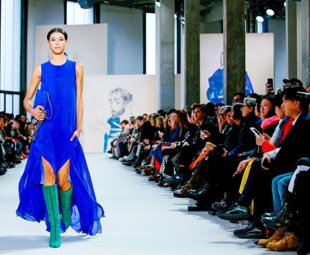 <span lang ="en">Akris, a collection for unstoppable women at Paris Fashion Show</span>