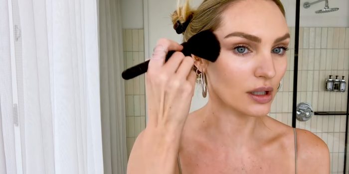 <span lang ="en">Candice Swanepoel's nos enseña “Falso natural” maquillaje</lapso>